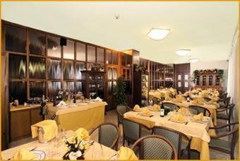 Park Hotel Galileo Реджело Екстериор снимка